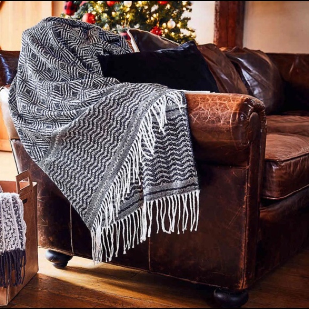 Super soft patterned blanket! Brand new in package - Picture 1 of 8